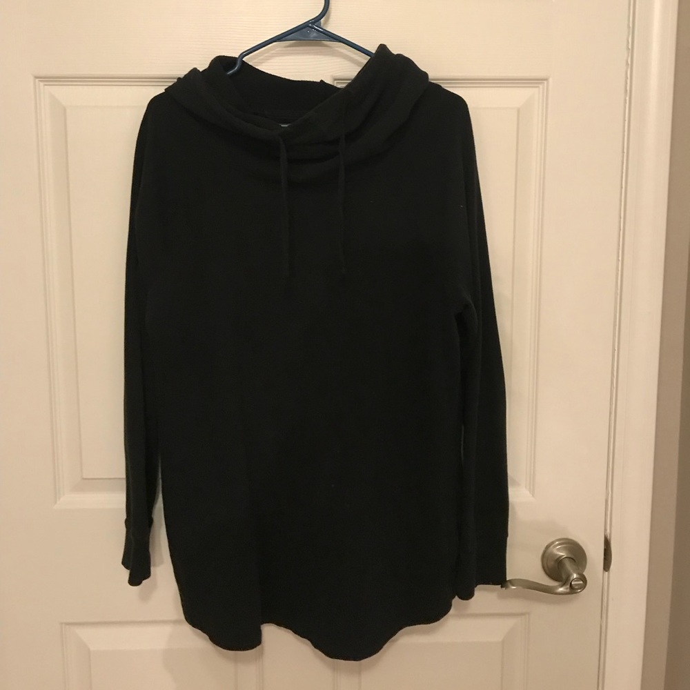 Black sweatshirt